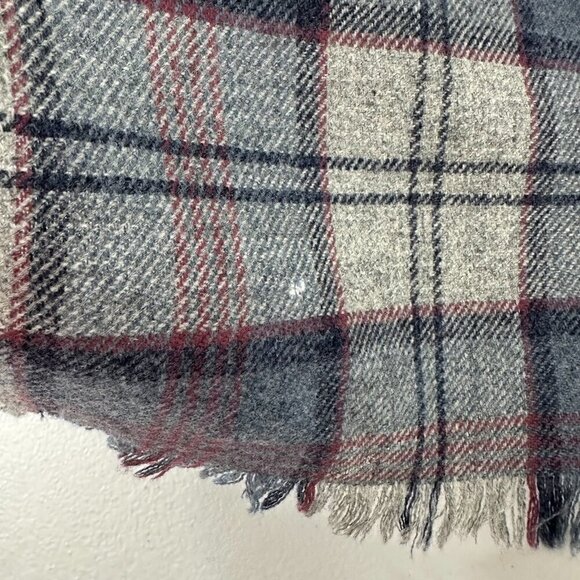 Ben Nevis Pure New Wool Plaid Triangle Scarf Gray Fringe Great Britain Preppy - Picture 9 of 9